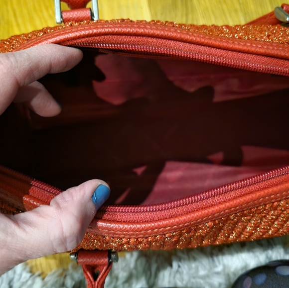 VINTAGE ARNOLD PALMER UNIQUE RED SPARKLY KNIT BARREL BAG - Picture 3 of 9